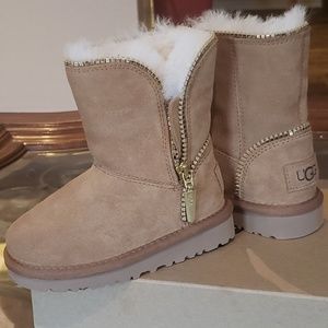 Brown uggs boots